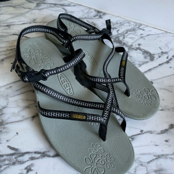Keen Sandals 8.5 - Picture 2 of 5